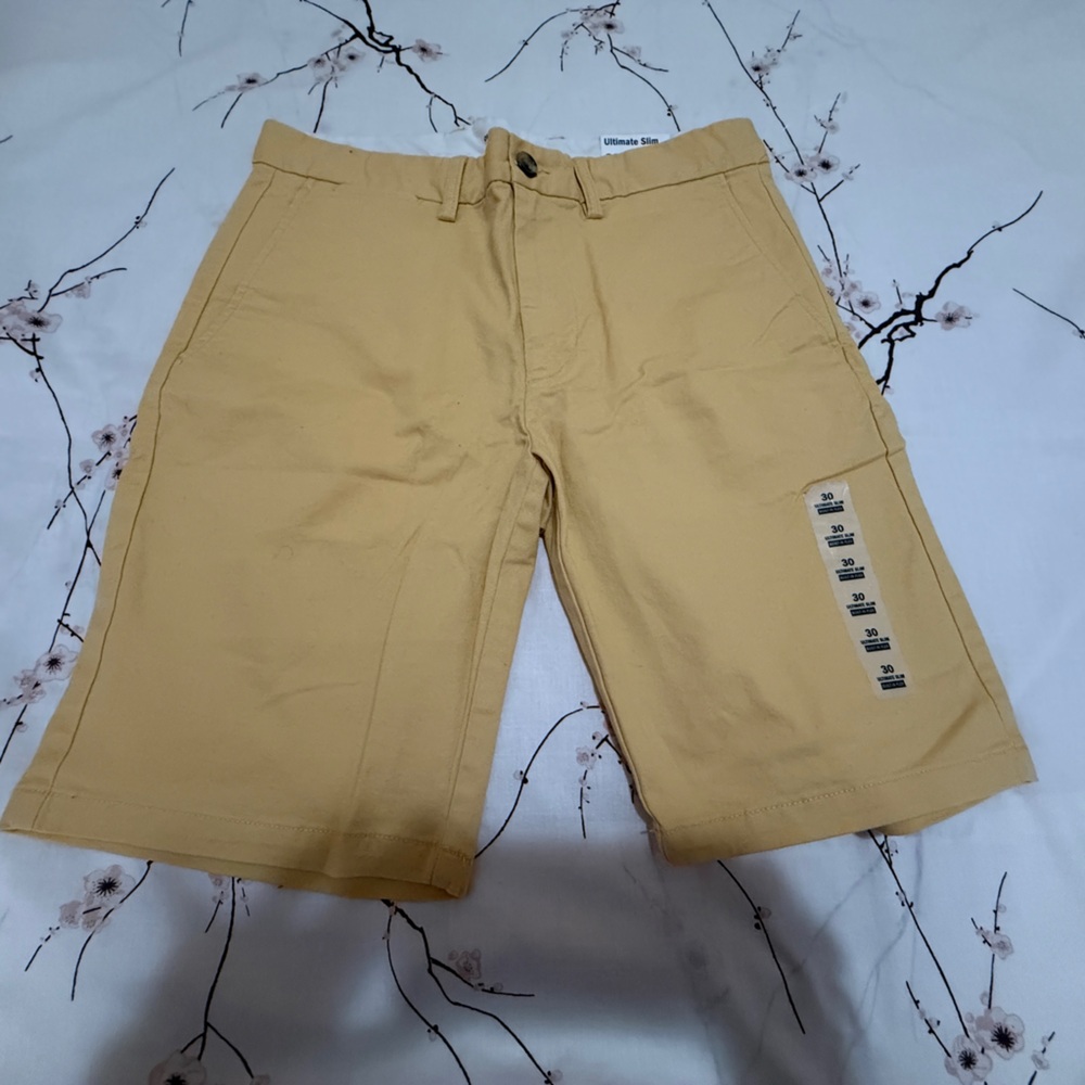 NWT Old Navy Classic Yellow Men's Shorts SZ 30